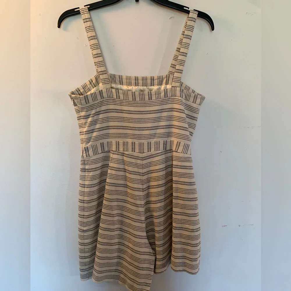 Anthropologie Paper Crown Lexington romper features a striped pattern Size Small - Picture 5 of 8